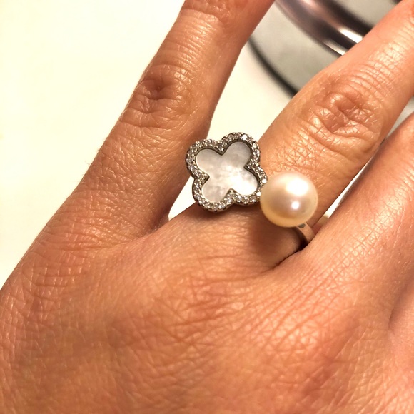 Silver ring with nacre and zirconiums - Picture 3 of 4
